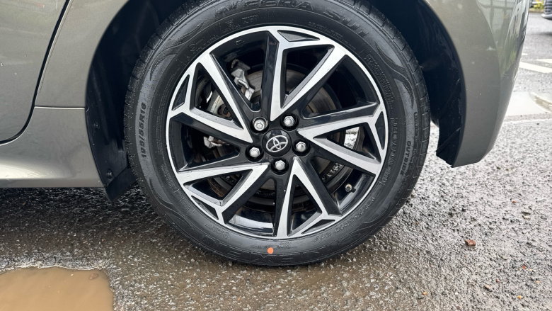 Toyota Yaris 1.5 Hybrid Design 5dr CVT Hybrid Hatchback